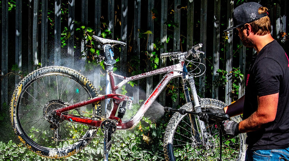 Muc-Off Bicycle Pressure Washer Bundle review - 220 Triathlon